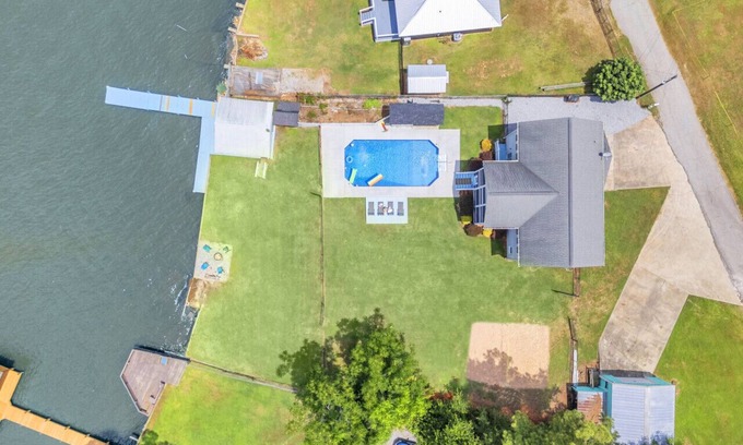 Waterloo Casa | Lakefront Getaway | Dock, Pool, Sunset, Games