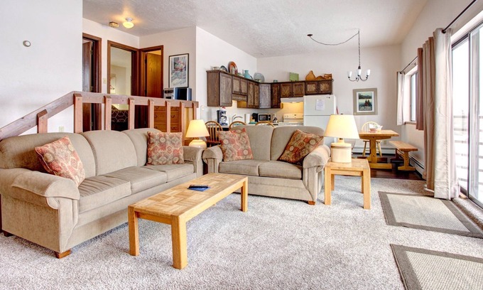 Wildernest Condominio | 104-a Buffalo Ridge 2 Bedroom Condo by Redawning