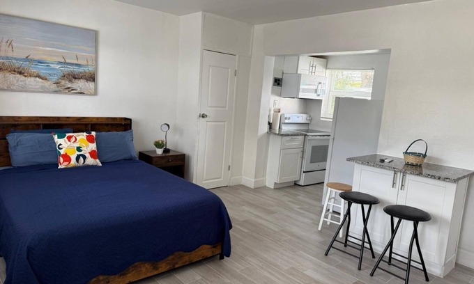 Tropic Apartamento | 104 Cozy Studio - River Views & Prime Location