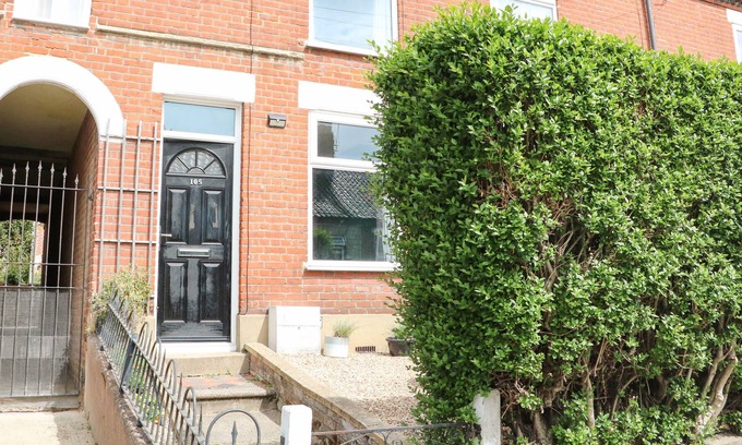 Norwich Cabaña | 105 MARLBOROUGH ROAD, pet friendly, with a garden in Norwich