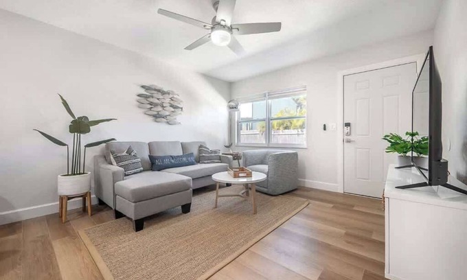 Apollo Beach Condominio | 1053 Apollo Beach Blvd Unit 6