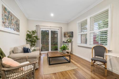 Orange Casa | 105A Sale St STYLISH IN THE HEART OF ORANGE