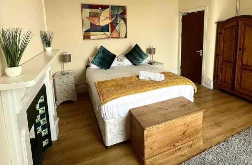 Sketty Casa | 106 Brynmill - Room 1 - Sea views