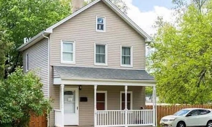 East Brunswick Casa | 107 Quaint Renovated Single Family 3 Bdrm House