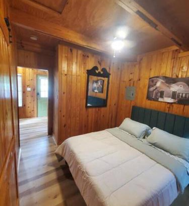 Brewton Casa | 109 Vinewood Cabin