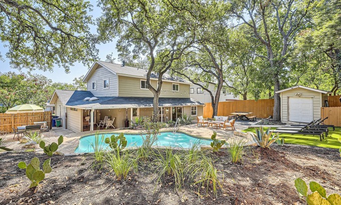 Sweetbriar Casa | 10BD Western Luxe Oasis w/Pool, Huge Backyard, PingPong, Grill, 10 Min to DT