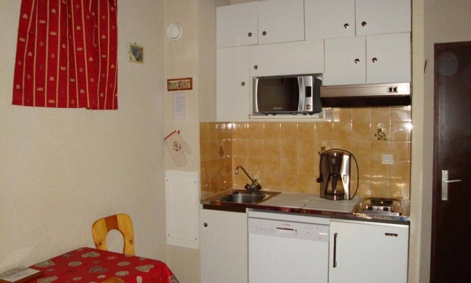 Pralognan-la-Vanoise Apartamento | 10m from resort center, 3rd floor, balcony, parking, tv, ski locker, 20m², Pralognan-la-Vanoise