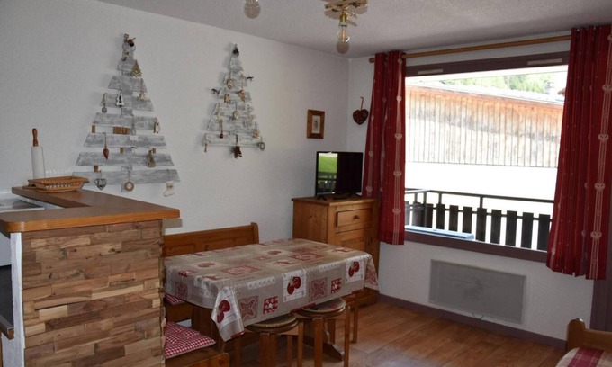 Pralognan-la-Vanoise Apartamento | 10m del centro estación, 2.o piso, balcón, parking, tv, local para esquís, 36m²