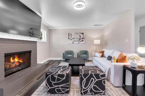 Tulsa Casa | 10min to EXPO - Family-Friendly with Office & Playroom