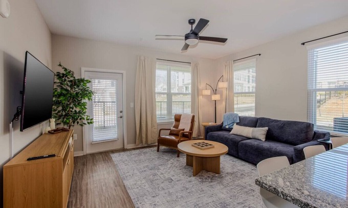 Athens Apartamento | Brand new apartment, 10 minutes from Downtown w/Pool|Wi-Fi|Publix|Free Parking