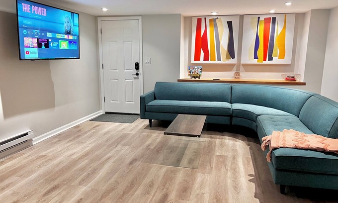 Bronzeville Apartamento | 10Mins To DownTown Entire 1-bedroom apartment with WiFi and W/D Latest Upgrades