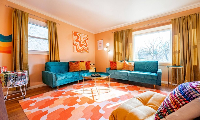 Bloomington Casa | 10mins to IUB: 4bd - Karaoke - Pickleball