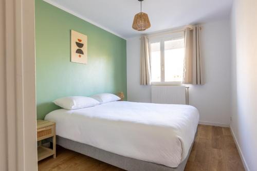 Courcouronnes Apartamento | 10mn T12 - RER D, Paris 33mn, From 1 to 6 Guests, Undergroung Private Parking, Shopping Mall, Swimming Pool, Skating Rink, Théâtre, Cinéma, Library