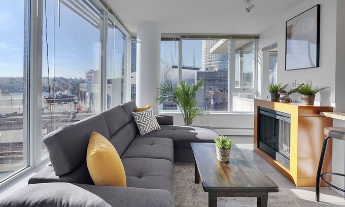 Gastown Condominio | Stylish 2BD Condo in Downtown with an Excellent View of Marina