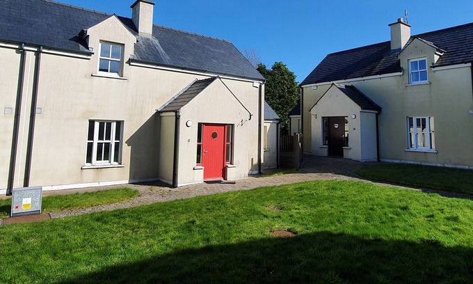 Dungarvan Casa | 11 AN SEANACHAI HOLIDAY HOMES, pet friendly in Ring, County Waterford