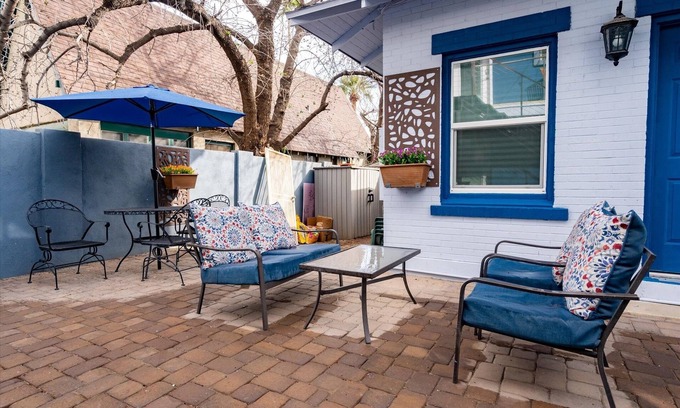 Roosevelt Condominio | 11 Chelsea Place 1 Bedroom Condo by RedAwning