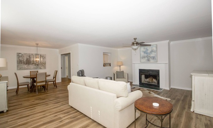 Pinehurst Condominio | 11 E Pinehurst Manor