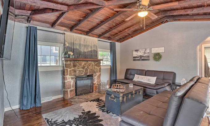 Rockaway Beach Cabaña | 11 Mi to Dtwn Branson: Cottage in Rockaway Beach!