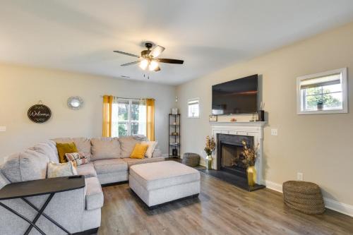 Spring Lake Casa | 11 Mi to Fort Bragg Family Home with Patio!