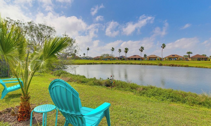 Laguna Vista Casa | 11 Mi to Isla Blanca Beach: Townhome w/ Lake Views