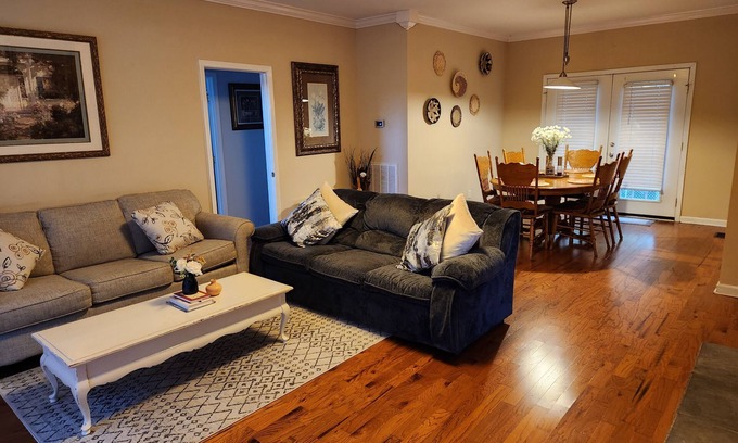 Guntersville Casa | 11. Spacious Lakeview home, King bed, minutes to downtown, shopping, boat ramps