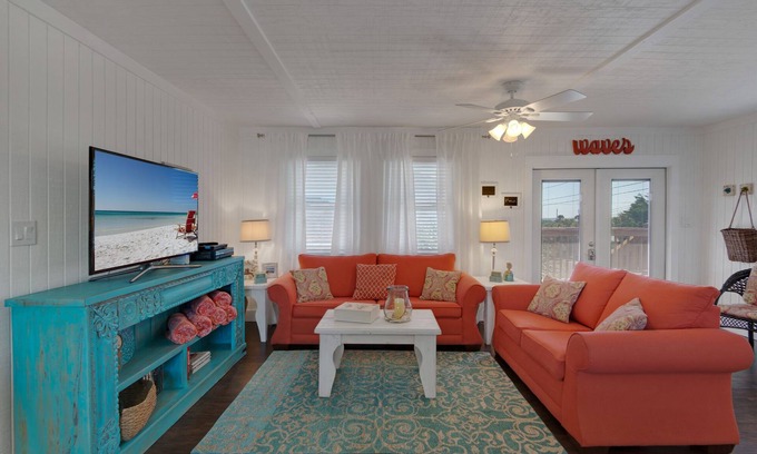 Laguna Beach Estates Casa | $775 Aug 8-23!! Laguna Beach~5th House from the Perfect Beach Access# 83! Covered Parking!!