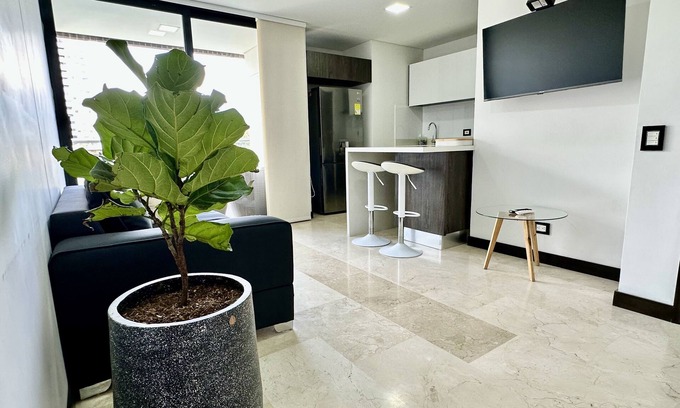 El Castillo Apartamento | 1101 El Poblado! Two balconies & a beautiful view