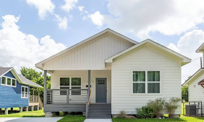 Lawndale/ Wayside Casa | 111 Lavish Bungalow 1753! Medical Center, Stadiums