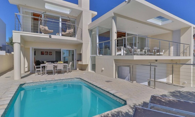 De Kelders Casa | 111 Memories | Coastal Calm & Contemporary Comfort in De Kelders