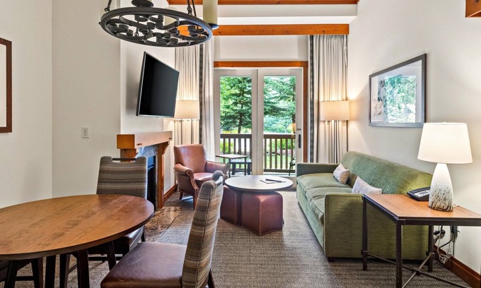 Stowe Area Condominio | 1124 A | 2 bdrm | The Pines| Ski In Ski Out Lodge At Spruce Peak