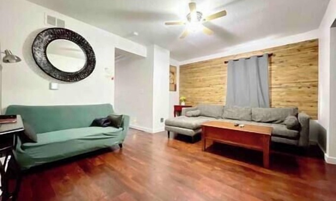 Dubuque Apartamento | 1129#4 / Prime Downtown Dubuque, Cozy Brick Charm