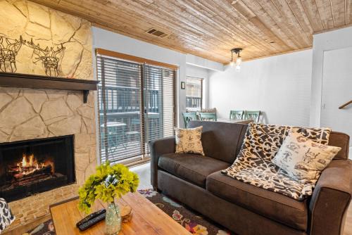 Big Bear Lake Casa | 114 - Cubby Condo - Meredith Lodging