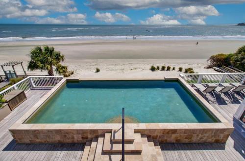 Isle of Palms Casa | 114 Ocean Boulevard by AvantStay Beachfront Infinity Pool Basketball Court Recently Renovated