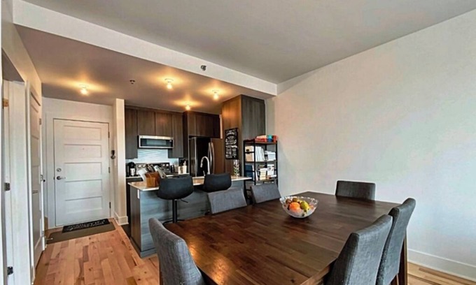 Maisonneuve Apartamento | #114 Splendid Unit on 2 Floors, Terrace, Parking