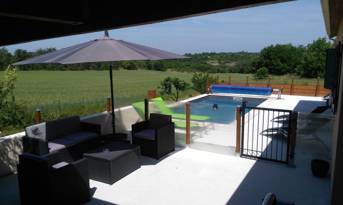 Labastide-Marnhac Casa | Tranquila villa independiente con vista y piscina climatizada privada