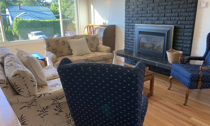 Saanich Casa | #116 Darwin Ave - 3 Bedroom Comfy House