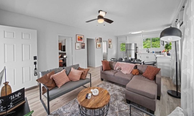 Hilo Casa | 117 Wainaku St, Hilo, Unit C