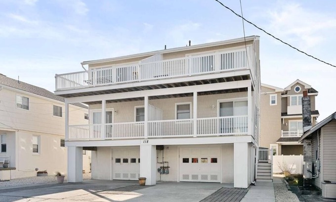 Townsend's Inlet Condominio | 118 91st Street West