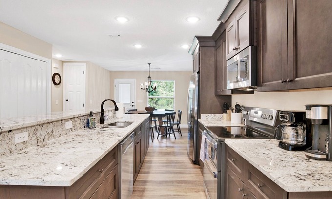 Florida Panhandle Casa | 11th Ave Country Sage Cottage