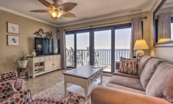 Lower Grand Lagoon Apartamento | 11th-Floor PCB Condo with Ocean View, Walk to Dining