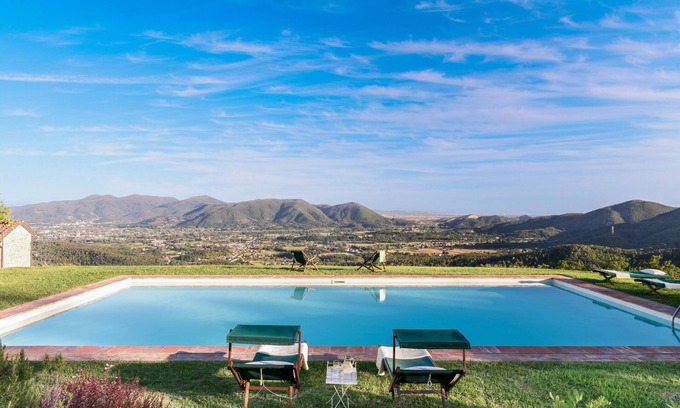 Lucca Villa | SEGALE: Villa del Siglo XI, 450m ², A / C, Piscina, Panorama Grande, 80 Acres de Tierra
