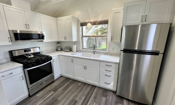 Arcata Casa | 11th Street Studio~Stylish & 3 blocks Plaza!