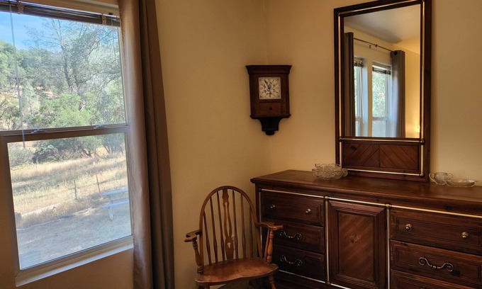 Mariposa Casa | 12 acre Horse Property on private creek near to Yosemite National Park