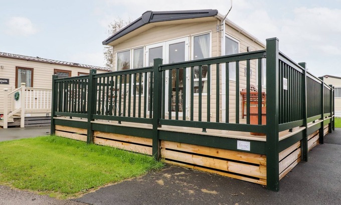 Heysham Cabaña | 12 BROUGHTON PARK - SANCTUARY, family friendly, with pool in Heysham