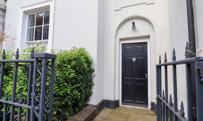 Beverley Casa | 12 CROSS STREET, family friendly, with a garden in Beverley