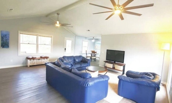 Dothan Casa | 12 ft ceiling - Open Space- Great for Extended Stay