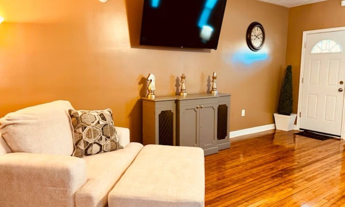 Lake Charles Casa | 12 GUEST HOME IN HISTORIC DISTRICT WITH FAMILY FRIENDLY PATIO