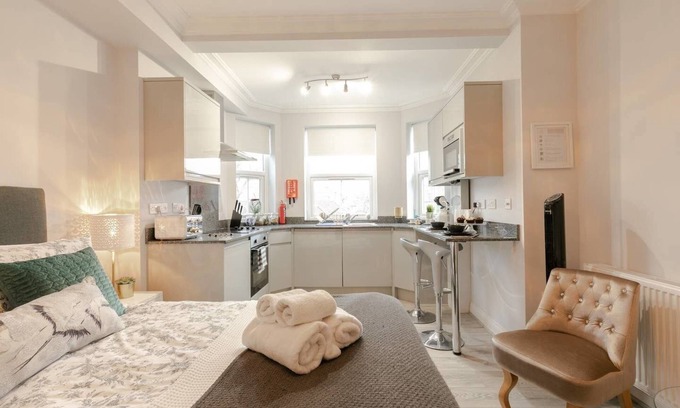Reading Apartamento | 12 Helena house Studio