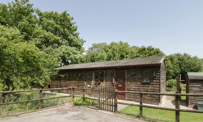 Corscombe Cabaña | 12 LINHAY, pet friendly, with a garden in Beaminster