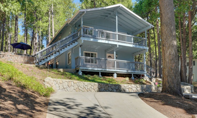 Pollock Pines Cabina | 12 Mi to Apple Hill: Family-Friendly Cabin Retreat